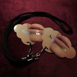 2 Ariana Grande Sweetener Passes